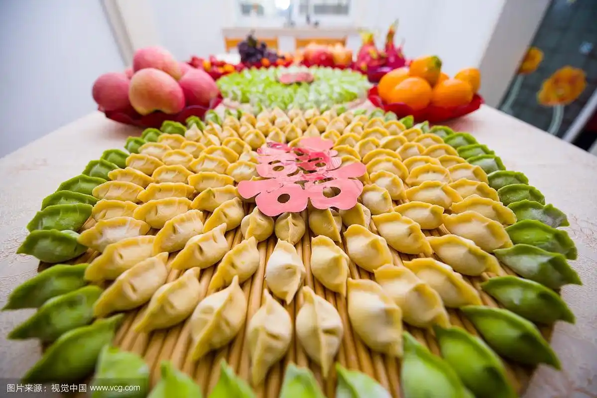 中国式婚礼用的彩色饺子