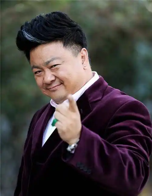 37岁演班长走红,今因一句话被推上风口浪尖,网友怒斥:没素质_洪剑涛