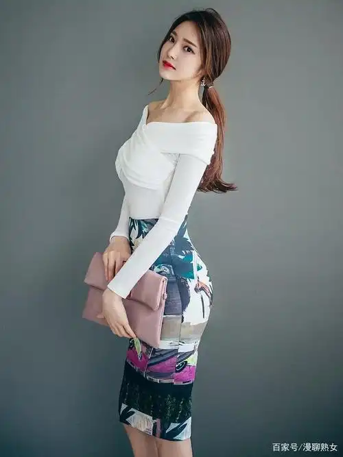 韩国女神朴正允性感夏日苗条身姿连身裙