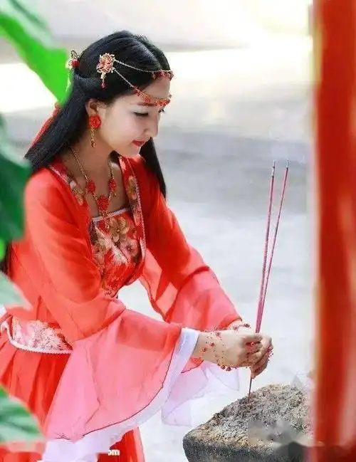 俗语穷人越拜佛越穷富人越烧香越富其中的关键是什么