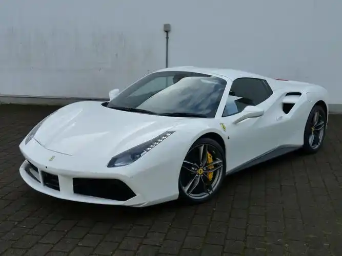 10月到店法拉利488spider白外红内现金优惠30万元