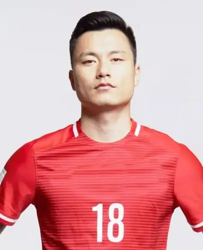 足球明星-郜林亮相骏壹万邦广场,现场有机会送你亲笔签名球衣!