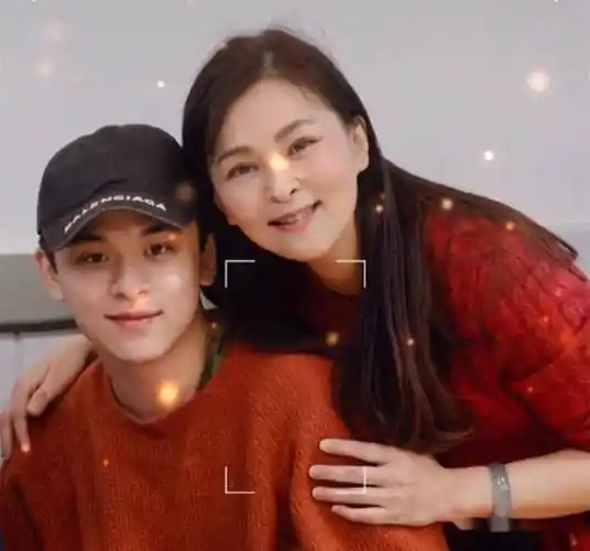 黄志忠:与何音离婚13年,55岁仍单身,前妻带孩子嫁小9岁许云帆_丈夫