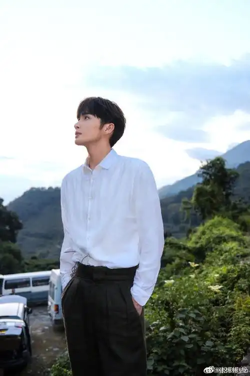 张彬彬说怎么办我好像也得了森精病##张彬彬晒森林九宫格plog