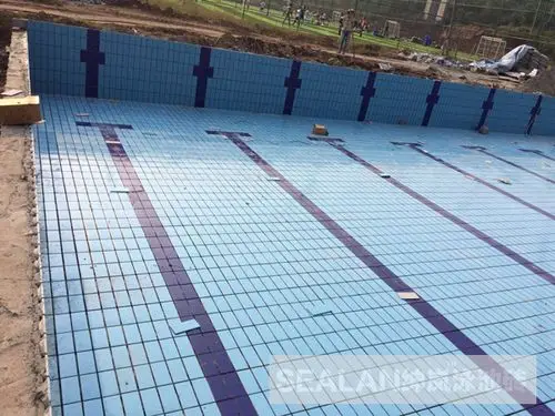 古宁水上乐园-泳池砖铺贴现场