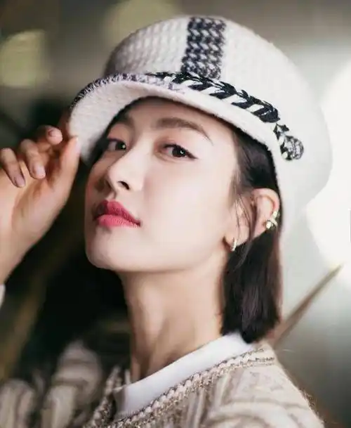 原创宋茜街拍姿势太搞笑束腰翘臀大秀好身材令人大呼比例太绝