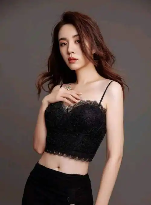 王晓晨私下聚会照曝光,喝得酩酊大醉,举止失控,狗仔感慨万分_男子