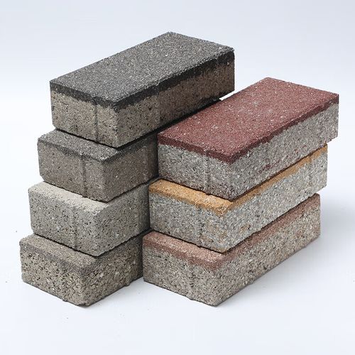 移除部分绿化带 铺设透水砖方便通行