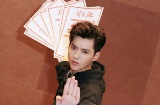 吴亦凡剪头发怎么回事 期待凡凡的新发型 4