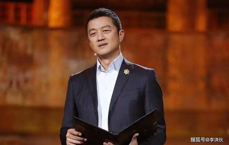 李亚鹏大姨子首秀颜值高,一边哭穷,实在令人疑惑不解,让"李亚