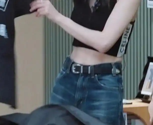 进来看于文文的腹肌