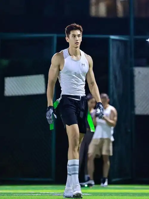 又双叒来了这是你会喜欢的男生身材吗