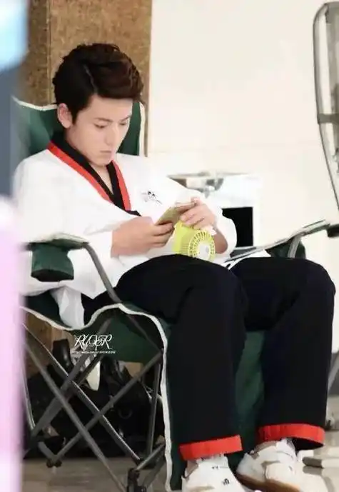 原创被批渣男劈腿与毛晓彤分手后事业一落千丈陈翔现状