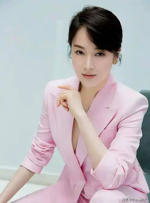 左小青这尤物身材,太性感了吧!