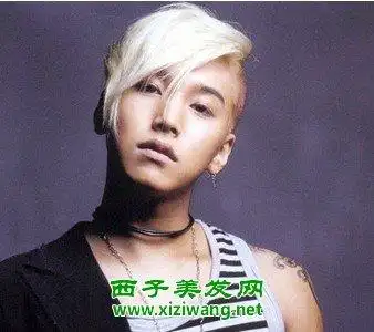 男生阴阳头发型超个性型男