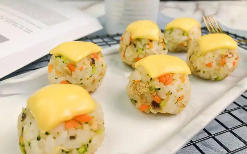 【芝士肉松小饭团】真没想到,0厨艺也能快速搞定娃的一餐!