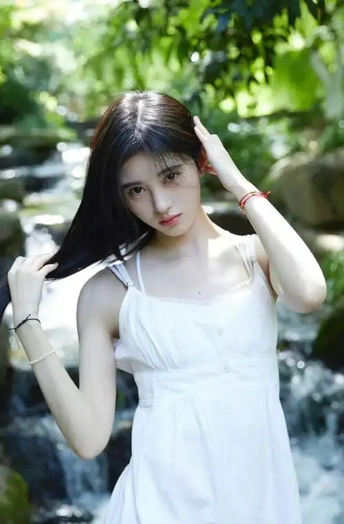 2020年1月24日,鞠婧祎首次参演中央广播电视总台春节联欢晚会,并与