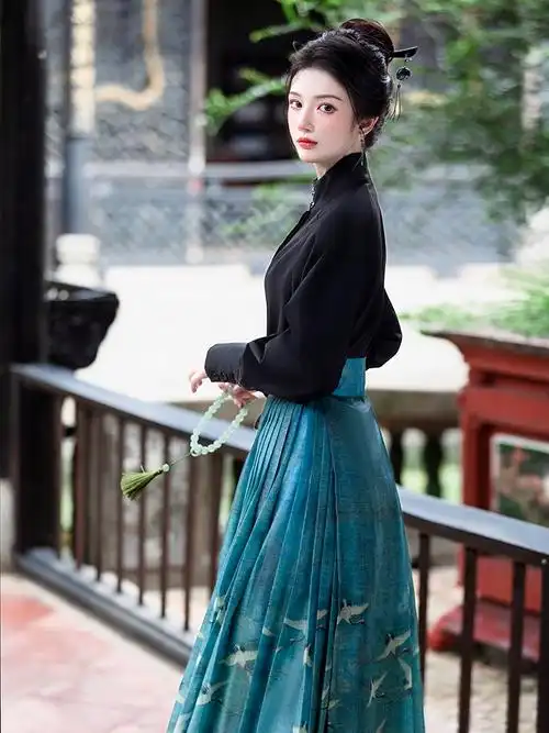 复古明制汉服套装女新中式瑞鹤图马面裙飞机袖上衣日常气质两件套