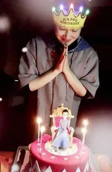 女神许晴庆48岁生日只不过贺卡上面的祝福语让网友骂惨了