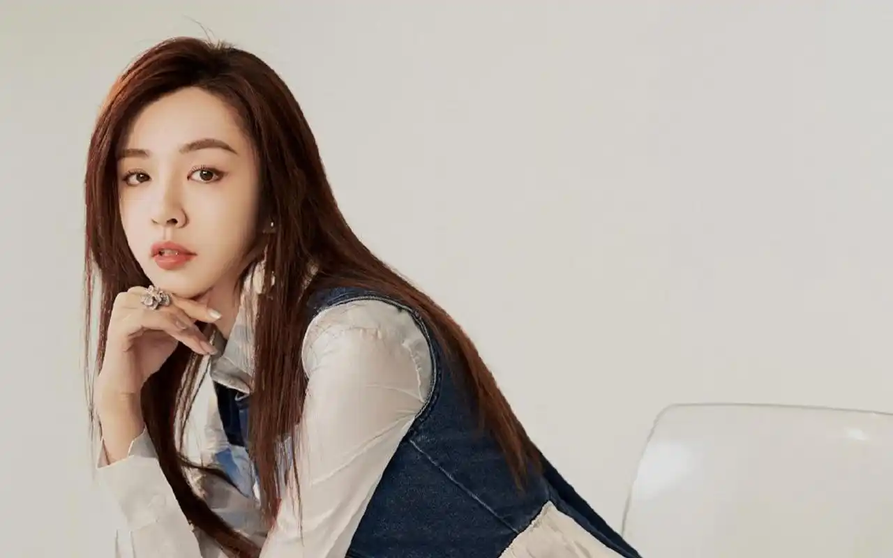 王晓晨清爽甜美写真桌面壁纸