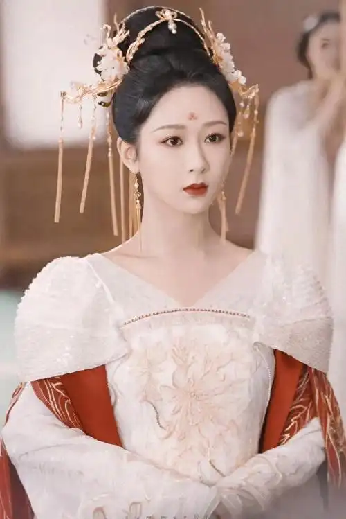 一直占据热搜,其实个人还是很喜欢杨紫的,特别是他扮演的古装剧,今天