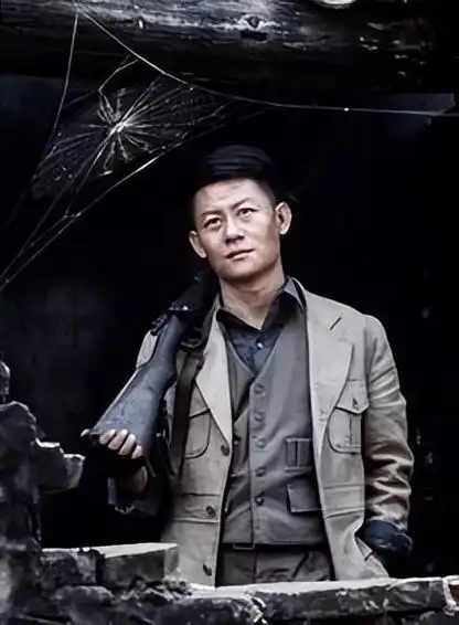 回顾李健19岁演戏42岁因狂飙走红娶了初中恋人成好男人