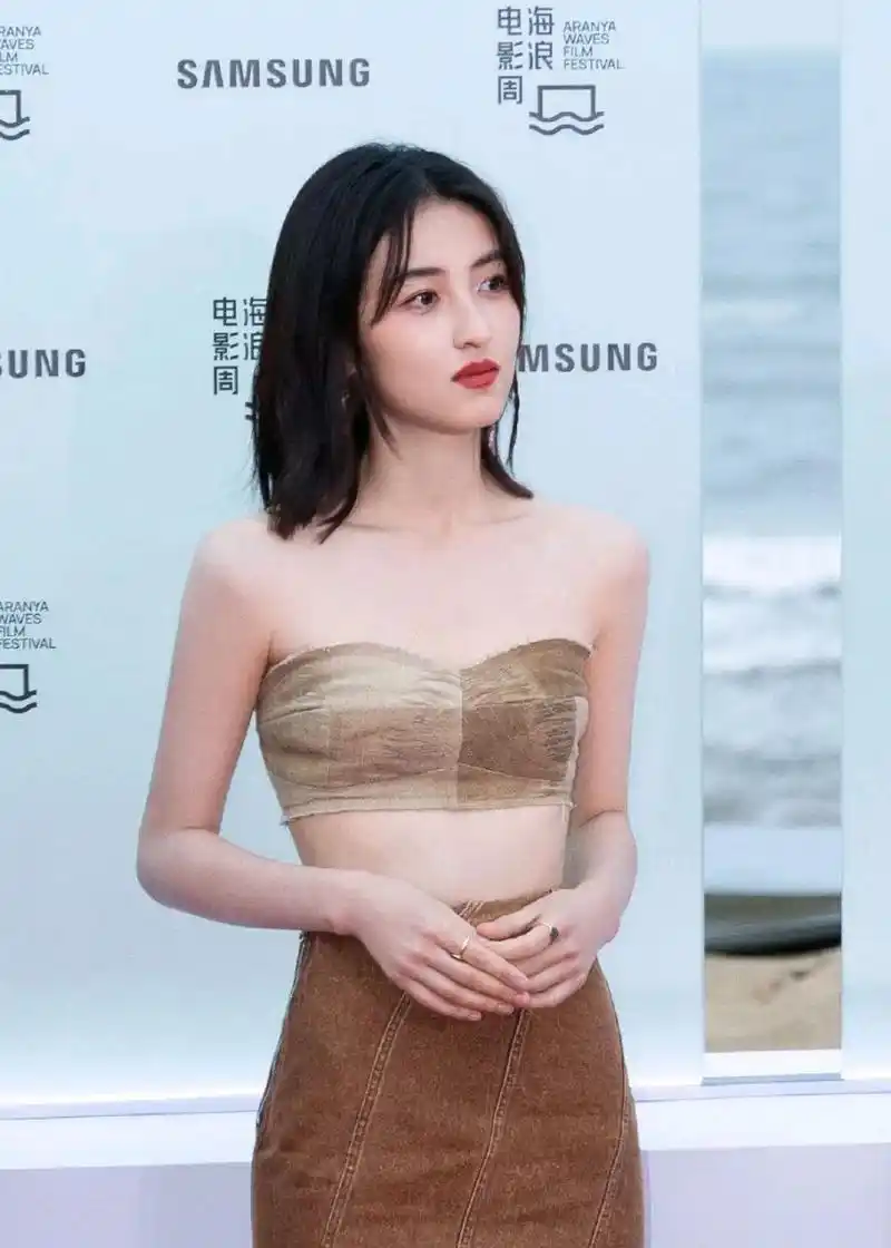 张子枫开始走性感路线了吗?