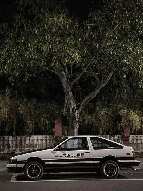 今晚见到了动漫头里文字d的ae86