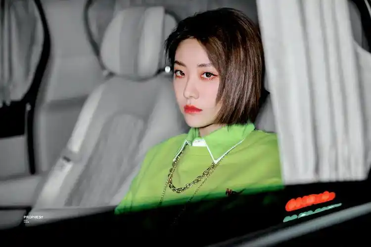 喻言身材  喻言直拍   喻言发色  喻言短发 喻言老公  喻言壁纸  喻言