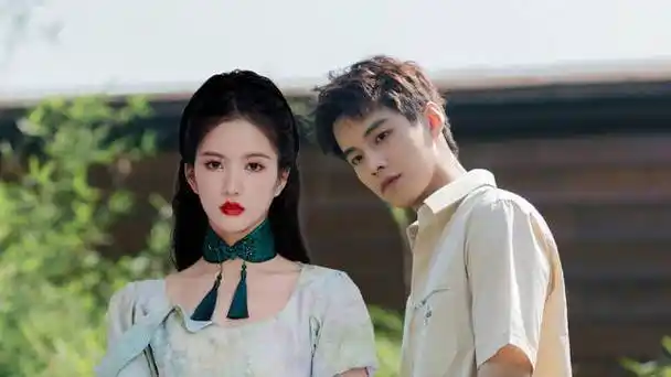 刘些宁随何与聚餐贴耳热聊摸后颈  翌日从地库前往男方家