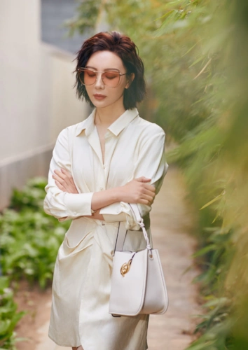 盘点陈数私服衬衫款式时髦显瘦又高级好适合春夏熟女风