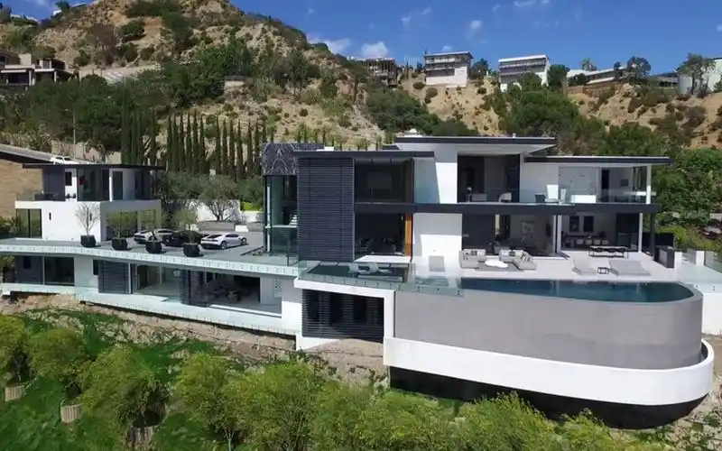 在洛杉矶的一座价值3000万美元的奢华现代风格豪宅|1677 n doheny dr