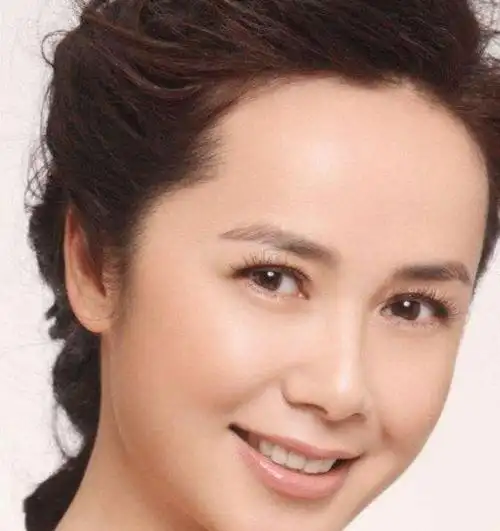 现48岁仍美得脱俗年轻时候的蒋雯丽怪好看的哈看完蒋雯丽年轻时长发