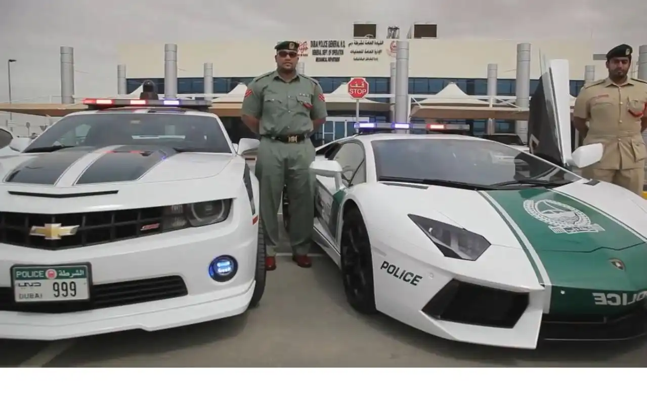 迪拜的超跑警车supercarpolicepatrolindubai