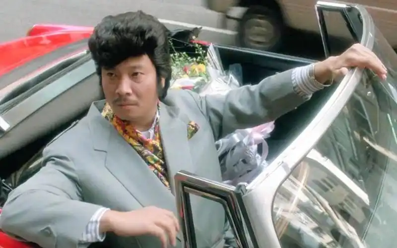 达叔这个猫王造型太拉风,开豪车追女友,却总是帅不过3秒