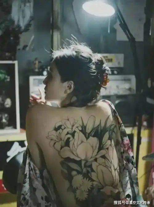 原创女演员宋佳的满背纹身你想评价点什么