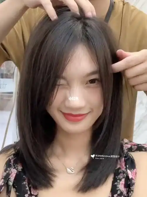 圆脸女生一定要尝试的发型显瘦又减龄时尚