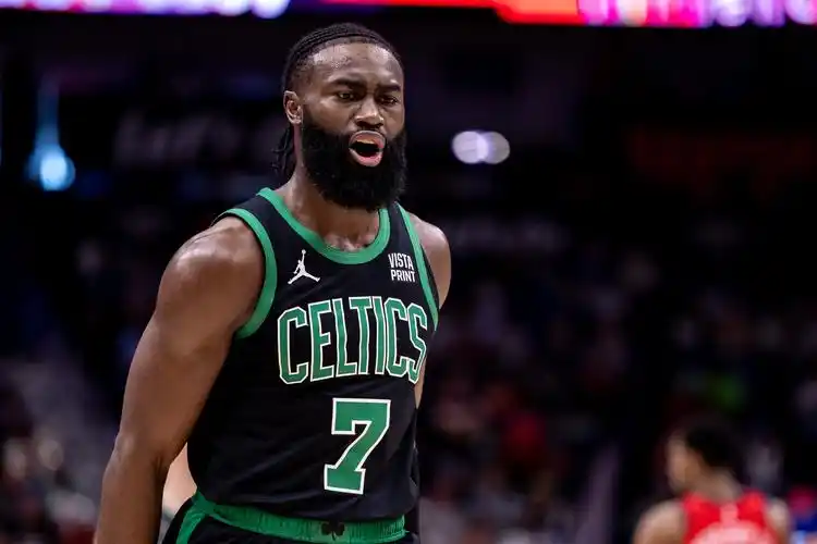 杰伦-布朗爆砍40分5板2助1断为自己代言