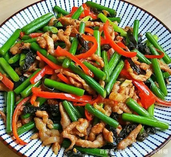 关于家庭小炒500款荤菜的配图及描述