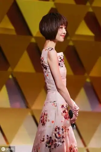 换发型的主持人鲁豫,小胳膊细得"让人心疼"