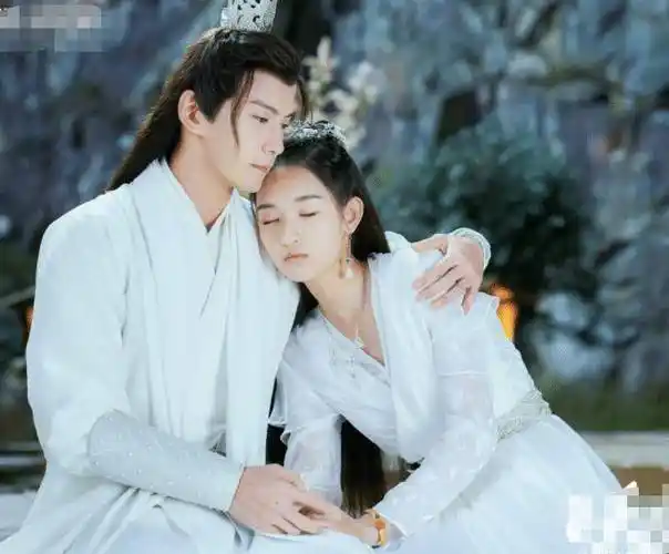 男女主同框甜到爆表,看女配们:这下必追了_徐正溪_王玉雯_角色