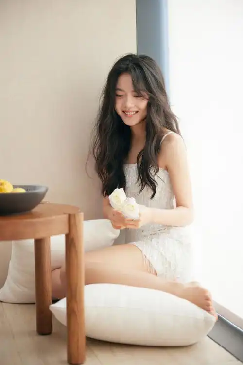 赵今麦羊毛卷彩虹帽