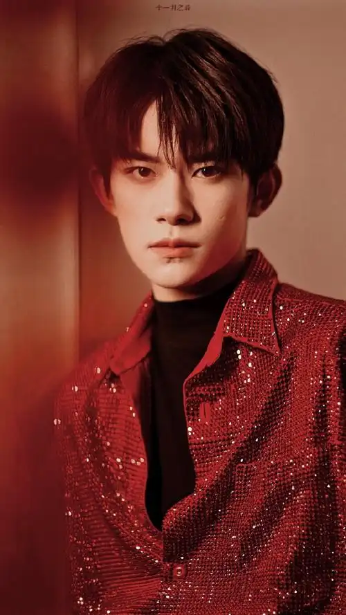 易烊千玺真是好适合红色@tfboys-易烊千玺#四字 易烊千玺 yyqx 四字