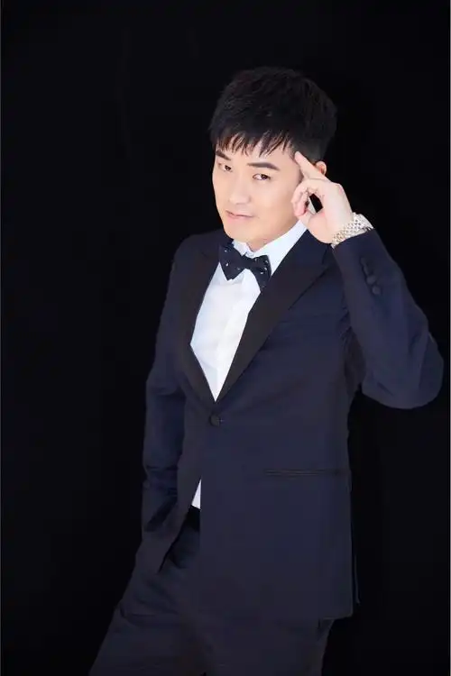 陈赫出席活动造型简约帅气 《爱情公寓》回归传递无限欢乐