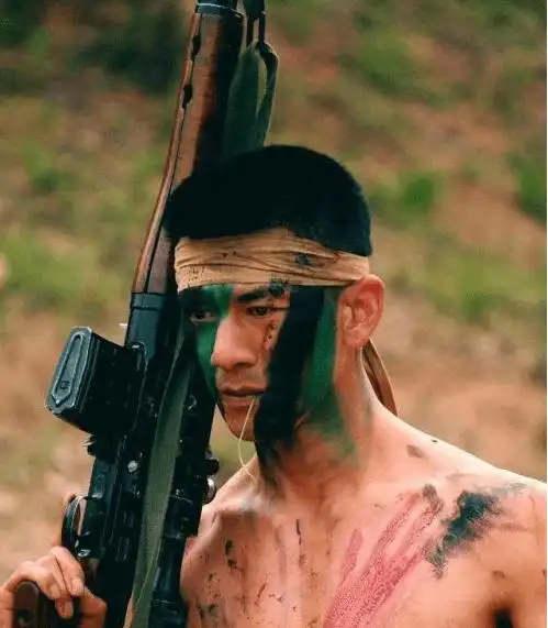 曾是刘欢的保镖任天野因出演特种兵走红单挑打趴吴京太霸气