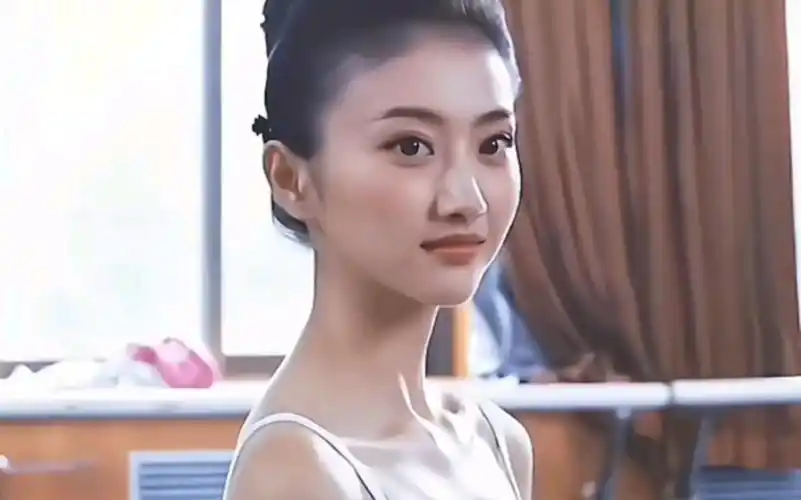 刚出道的景甜妥妥的人间富贵花啊!张继科你