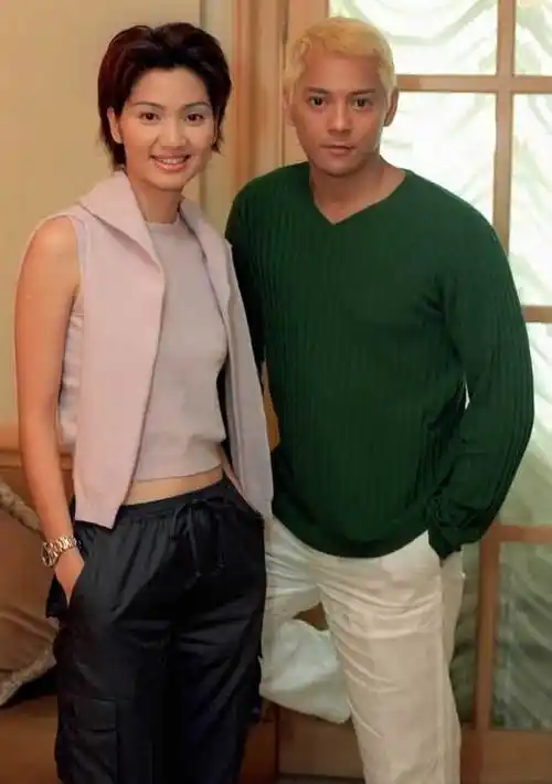 洪欣晒出与老公,女儿合照打脸离婚传闻,婚姻难道只是面子吗?