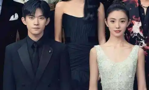 刘浩存与关晓彤的恩怨情仇这恐怕是易烊千玺此生最惊慌的时刻_张艺谋