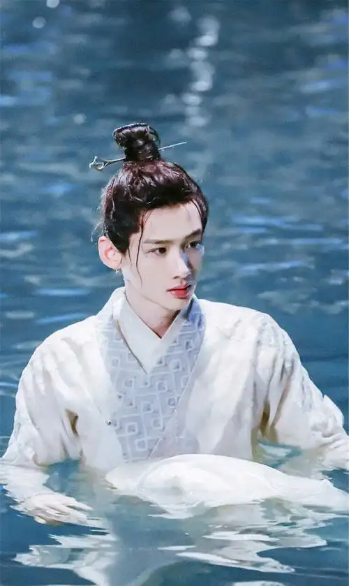 新生代男明星,邓伦,宋威龙,肖战谁的古装让你一见倾心了?