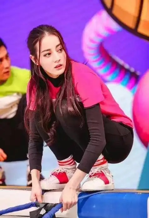 杨颖怀孕生小孩以及后面恢复身体,由迪丽热巴"顶替"了baby在《跑男》